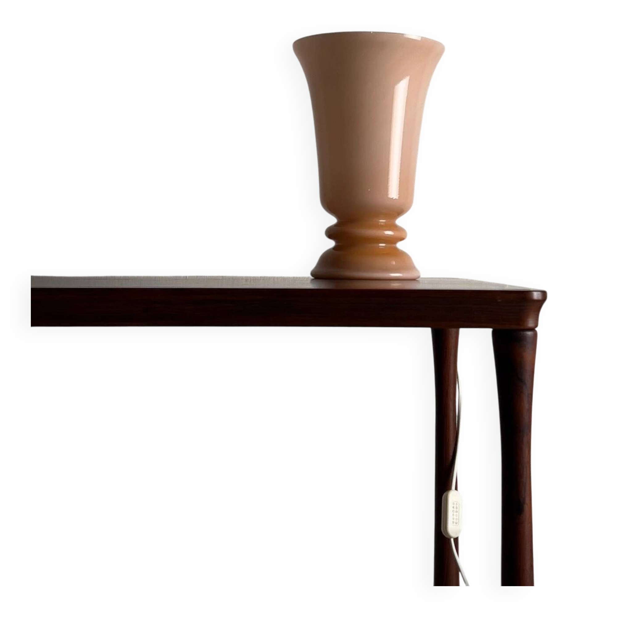 Lampe de table en verre opalin couleur chair | Suède | Années 1960