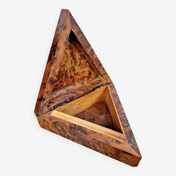 Ancienne boîte en loupe d'orme de forme triangulaire