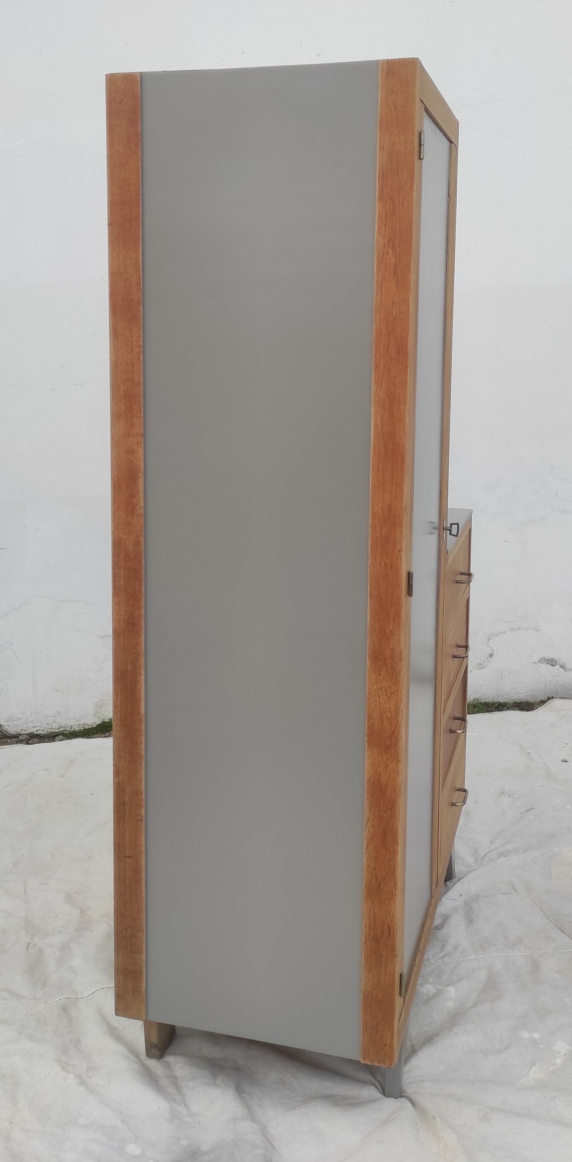 Armoire vintage