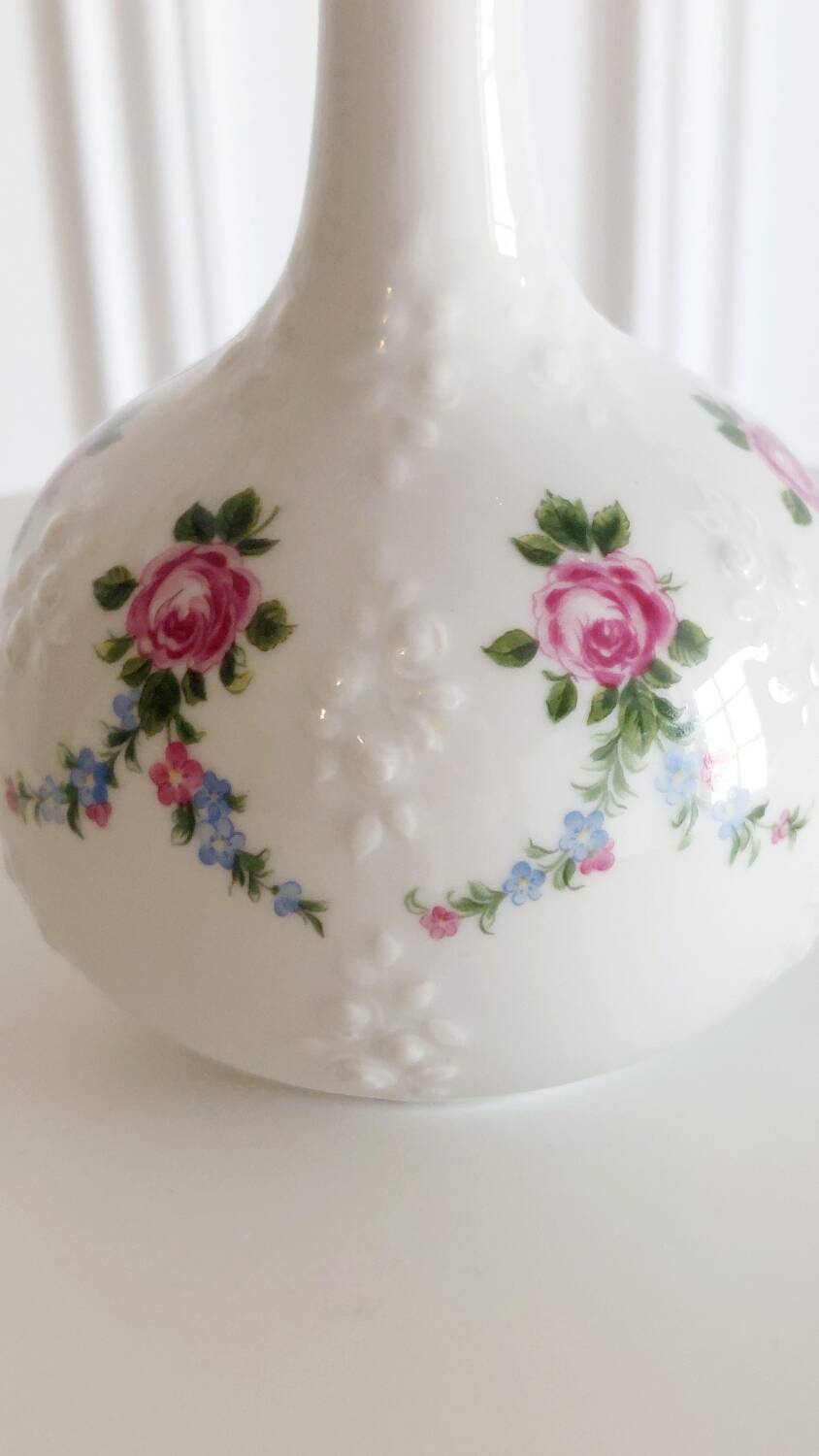 Wallendorf porcelain vase 1764, hand-painted floral decoration