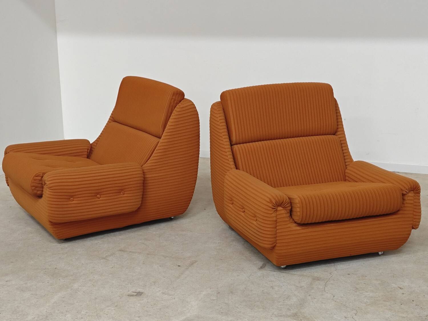 Paire de fauteuils Atlantis Orange République Tchèque 1970