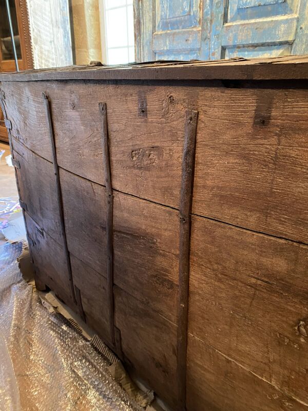 Coffre indien en bois et métal patiné vert