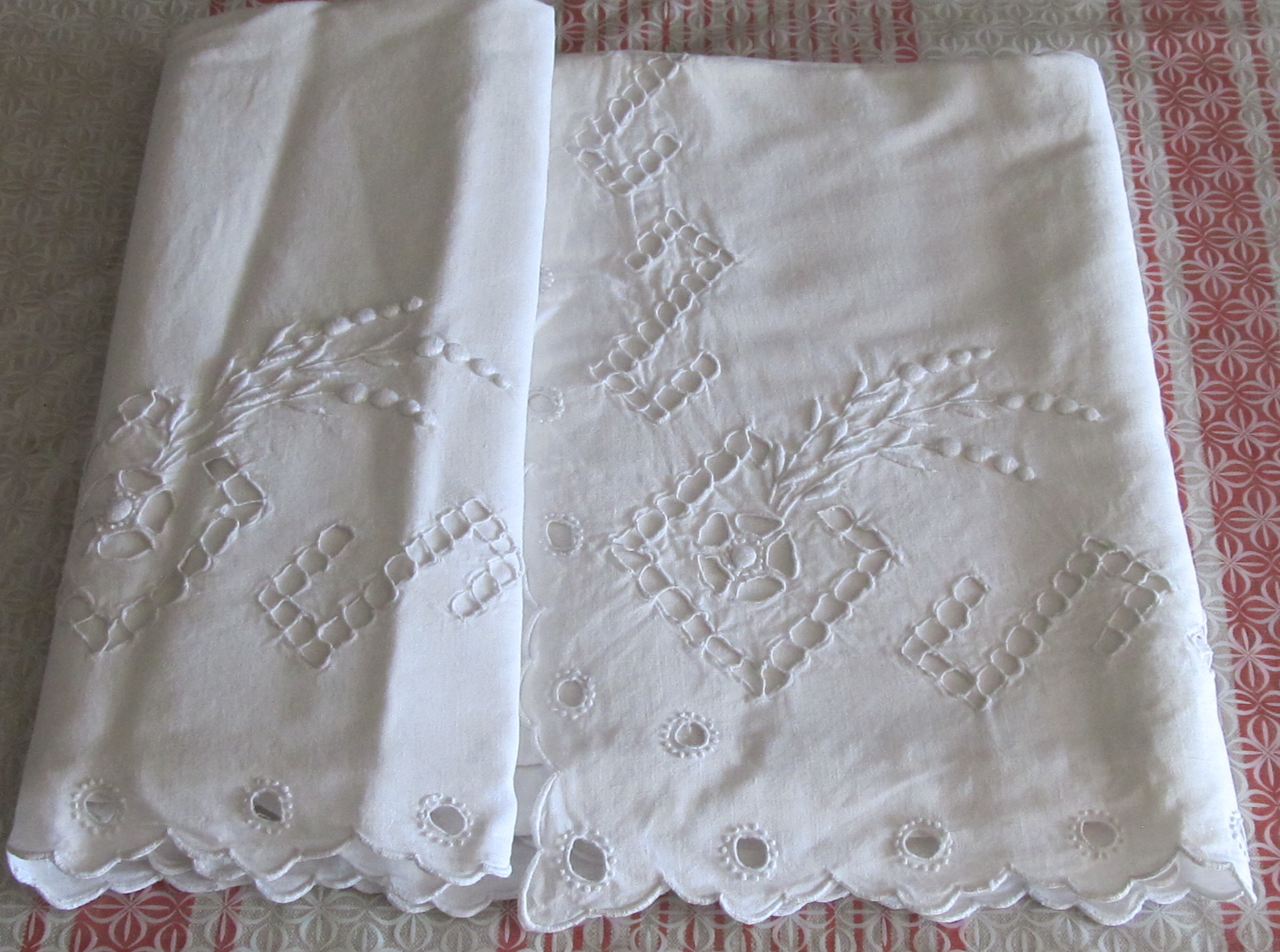 Old sheet cotton embroidery Richelieu white monograms MC 200 x 315 back 80 cm