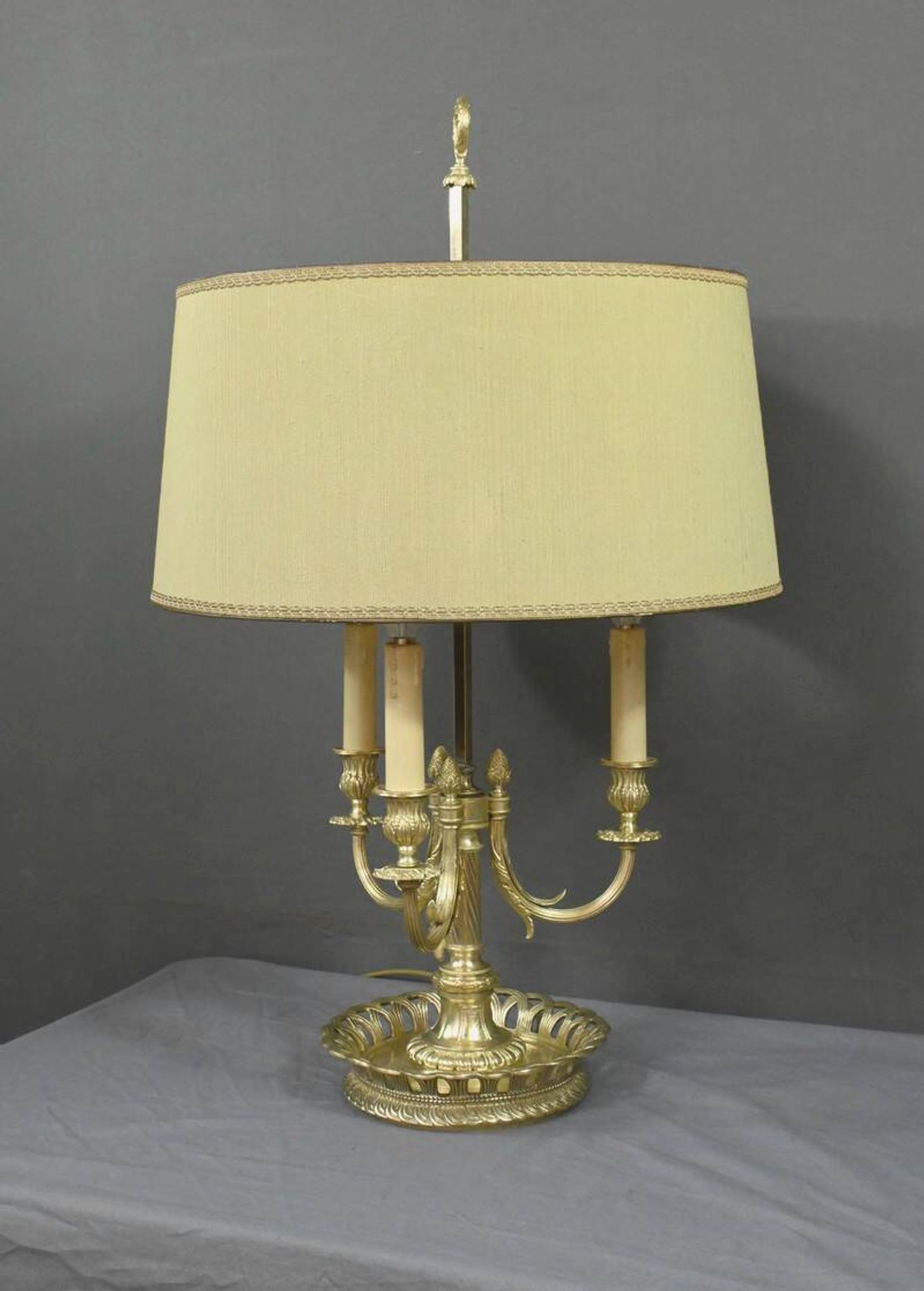 Large Bouillotte Lamp in Gilt Bronze, Louis XVI style – first half of the 20th century