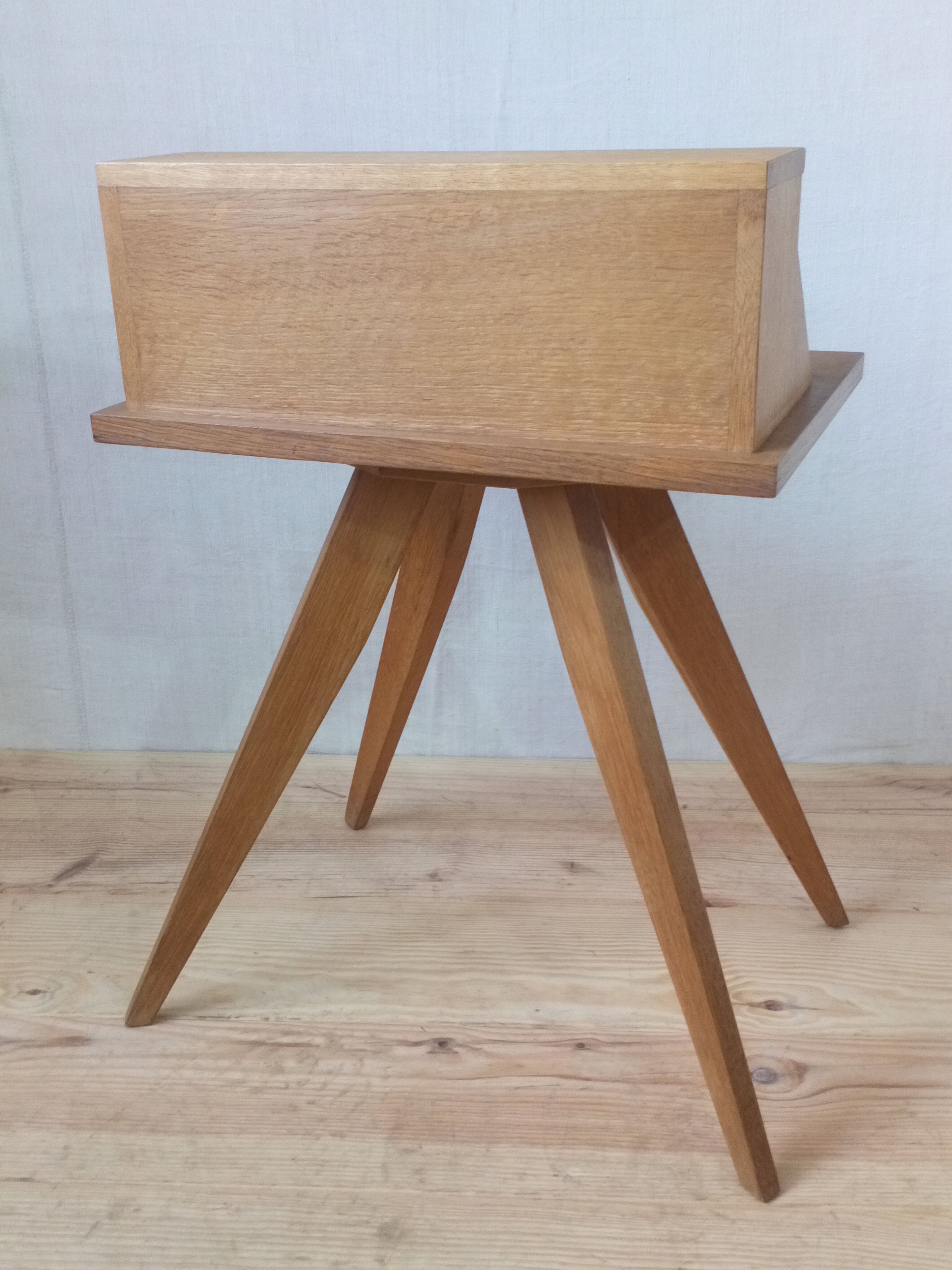 Bedside 1950 feet compass