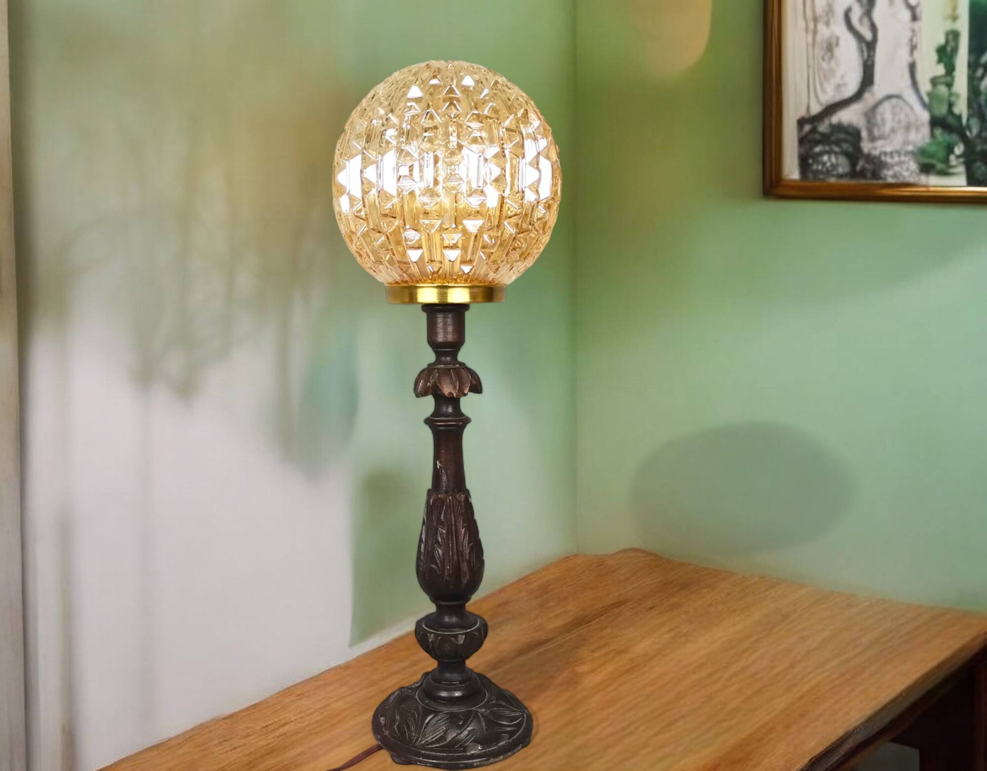Grande lampe de table en bois avec abat-jour en verre