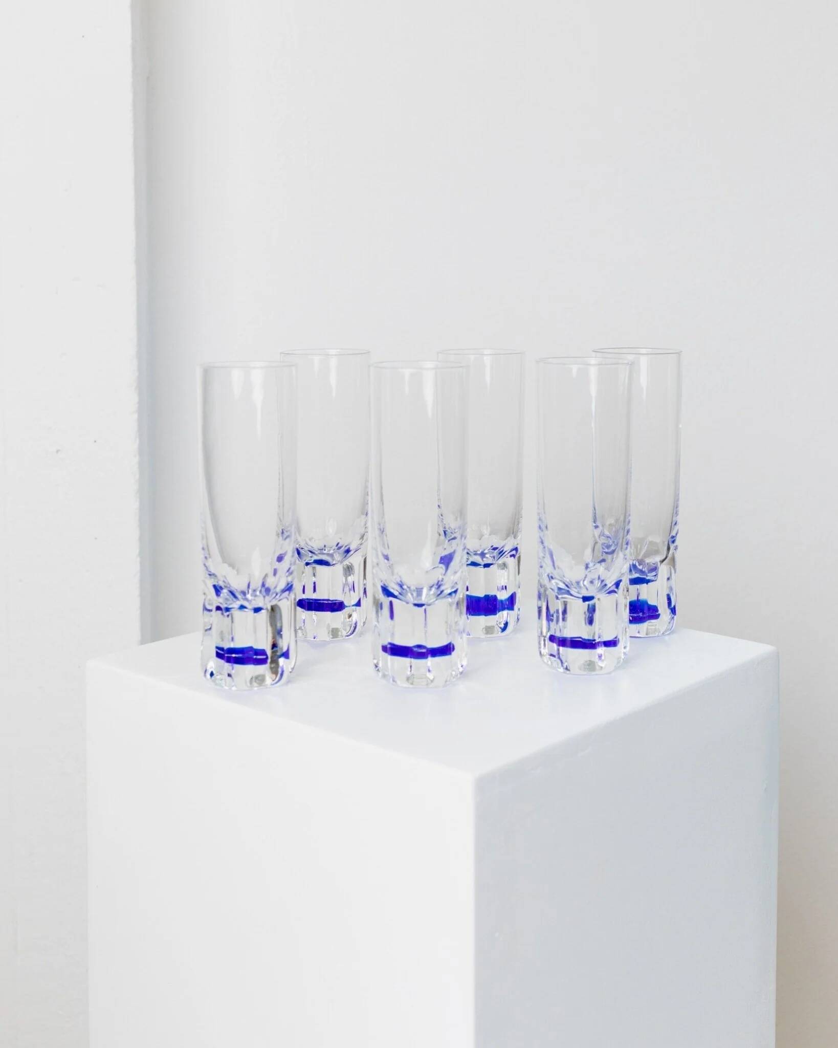 6 vintage drinking glasses from Italy from the 1980s - Set of transparent royal blue water glasses - Mid-Century design