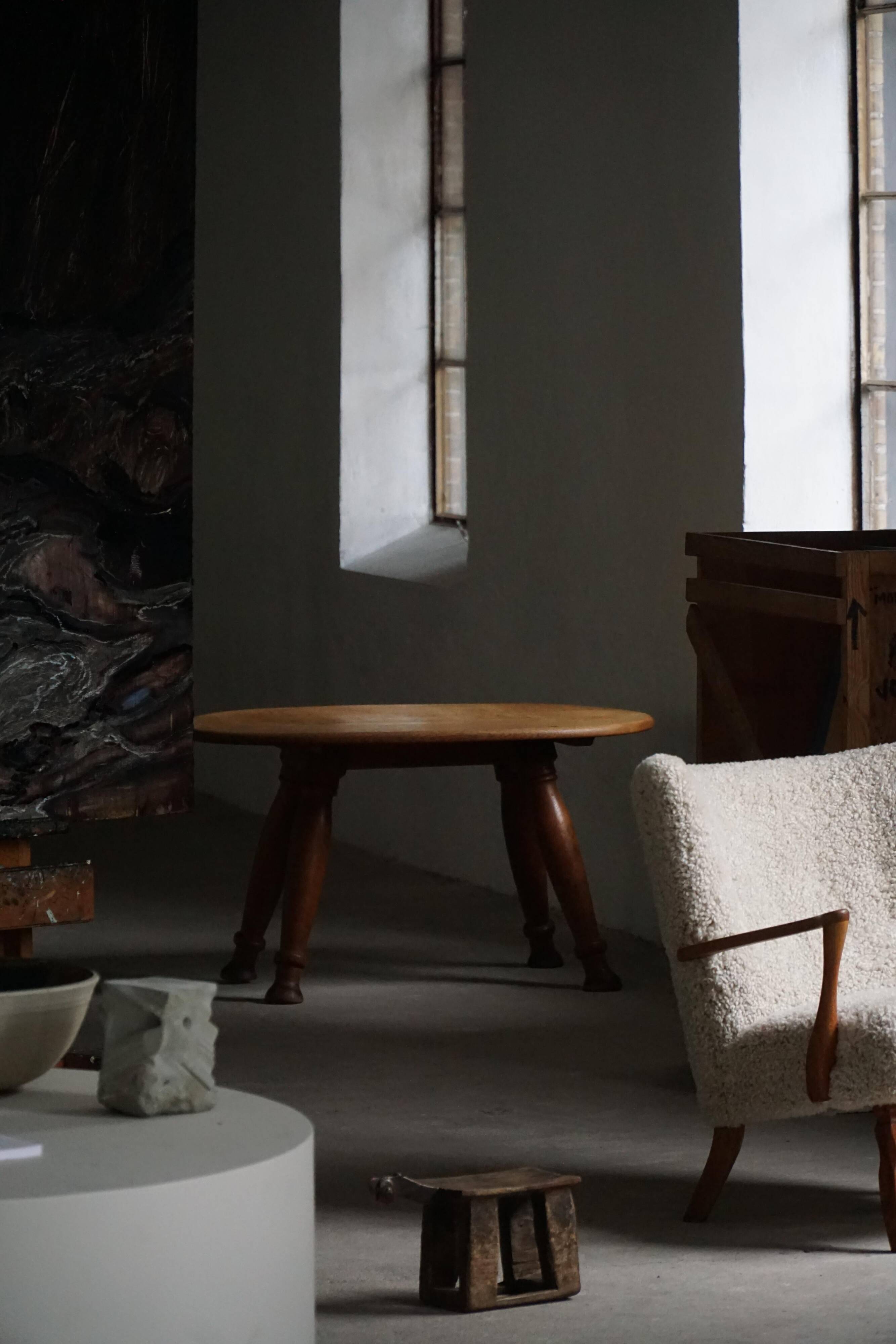 Mid-20th century Danish coffee table / side table in oak, Otto Færge, 1940s.