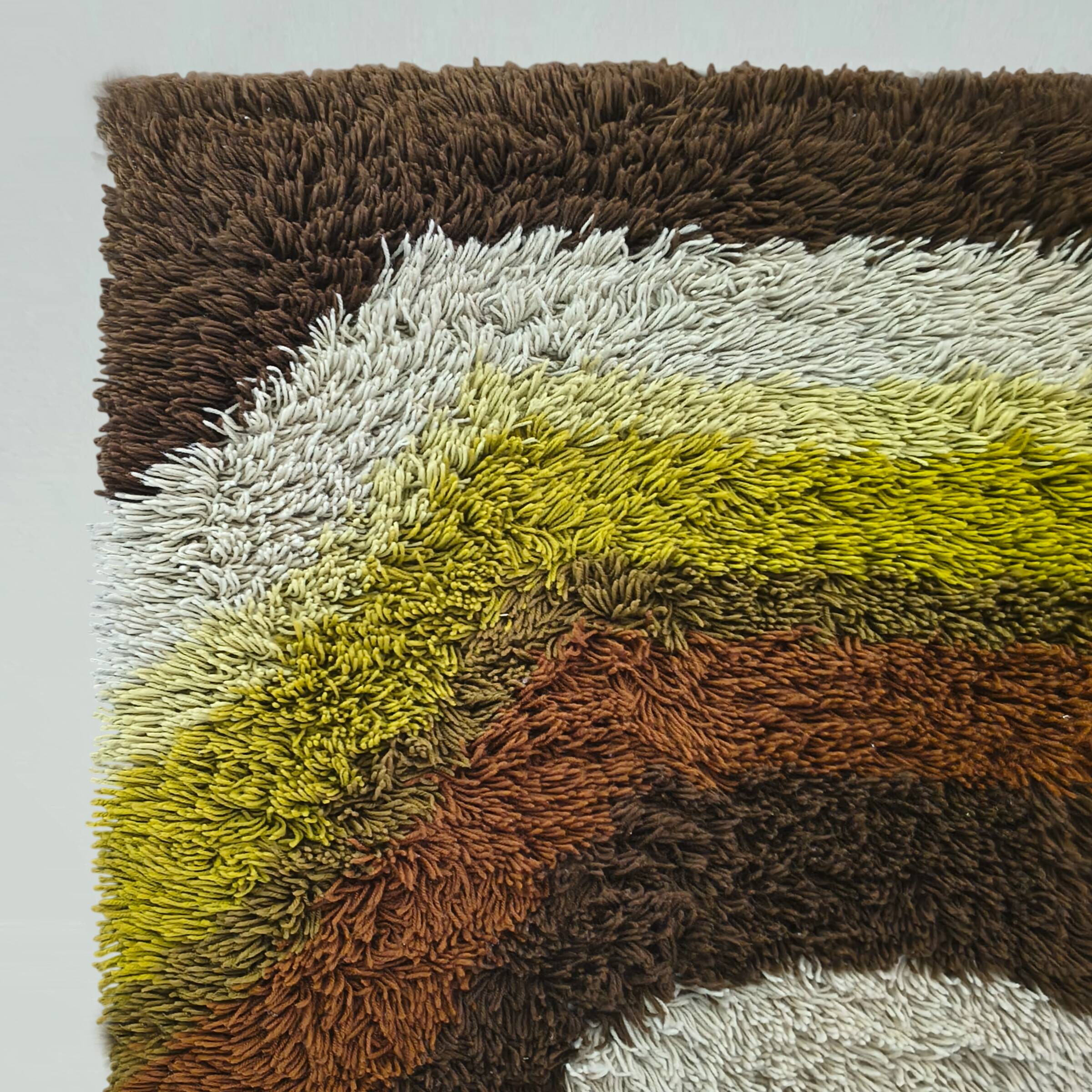 1970s Gorgeous Space Age Luxury Rug by Desso with Original Label.