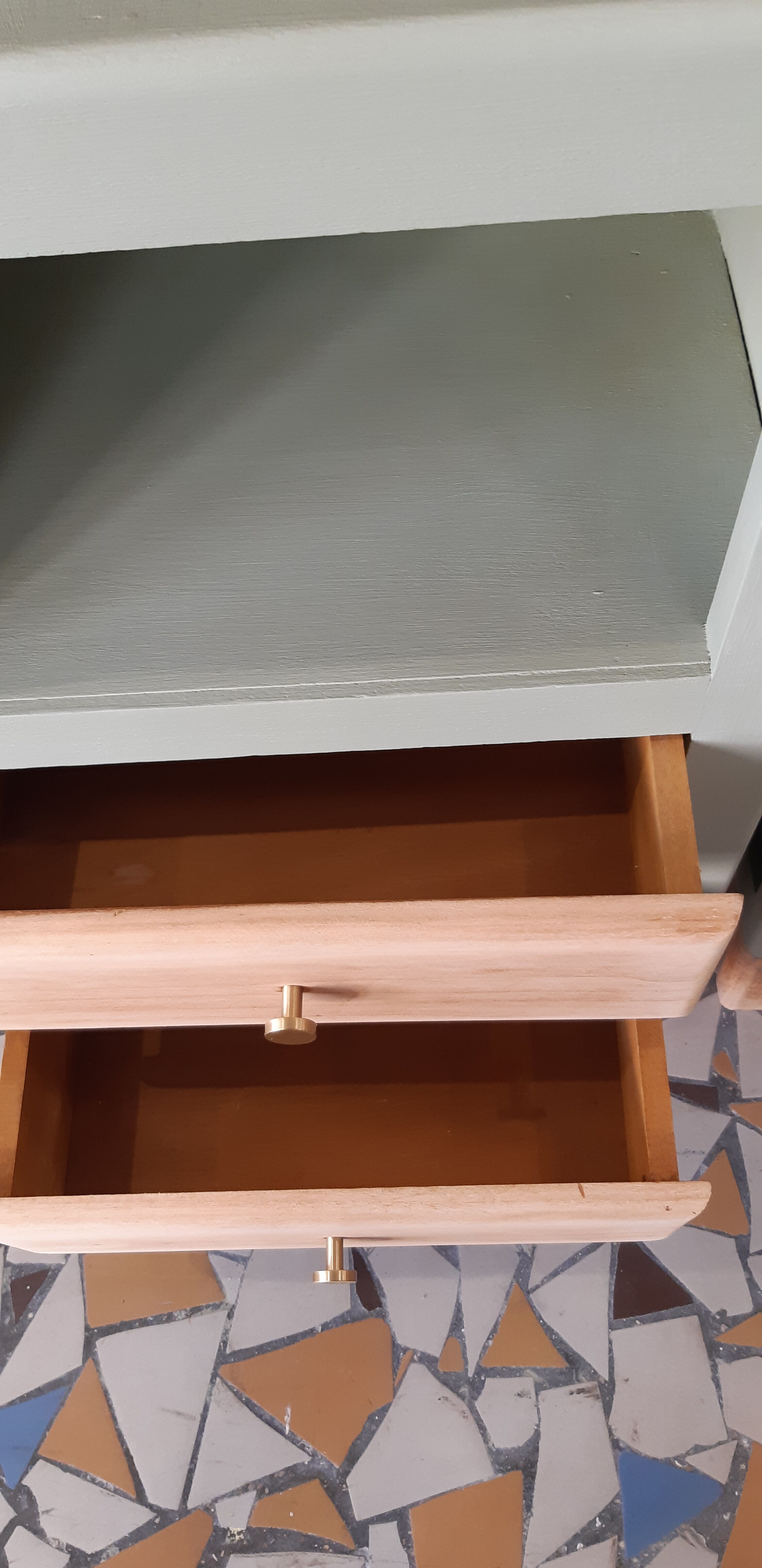 Paire de chevets vintages vert et bois brut