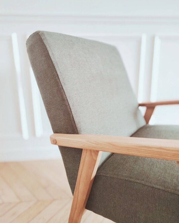 Fauteuil de salon rénové, style scandinave en bois et tissus vert
