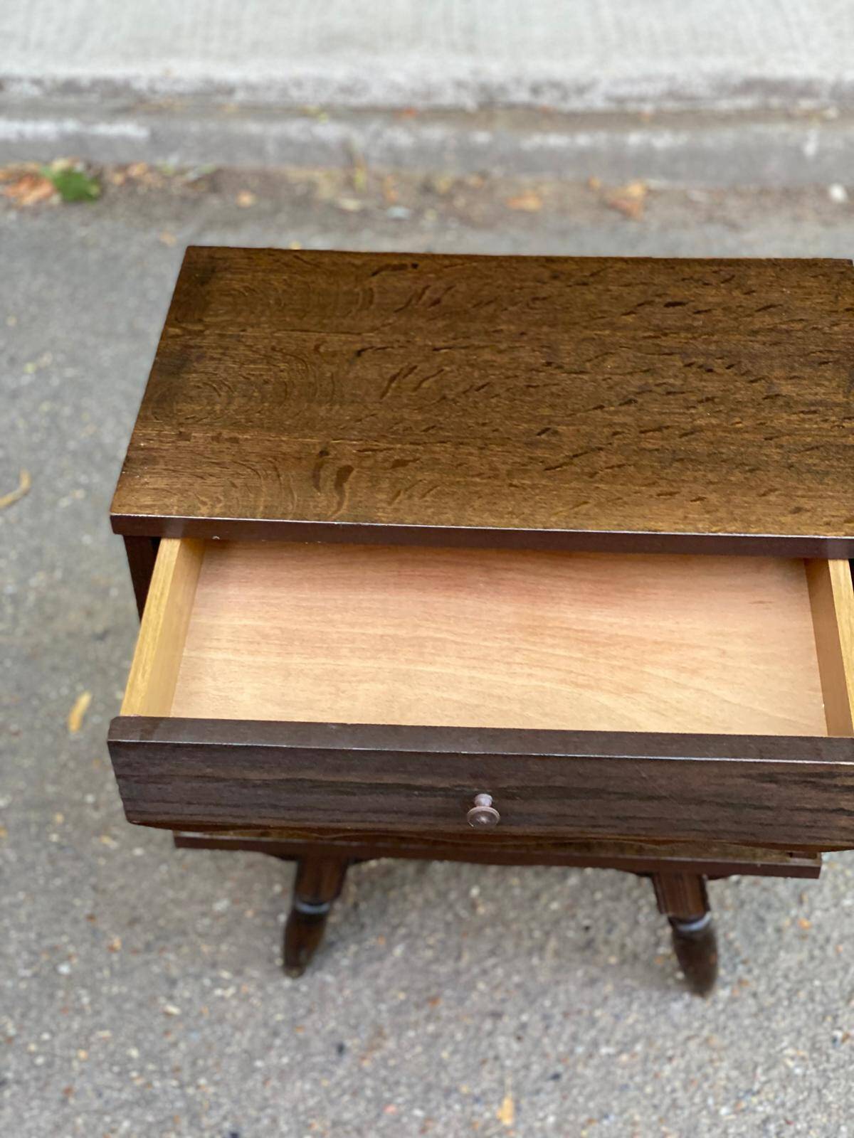 Table de chevet espagnole ou basque en bois