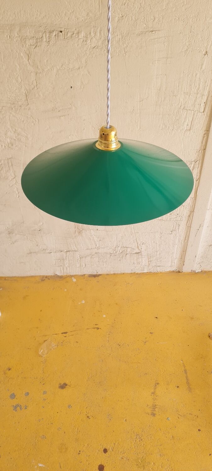 Pendant lamp in enamelled sheet metal