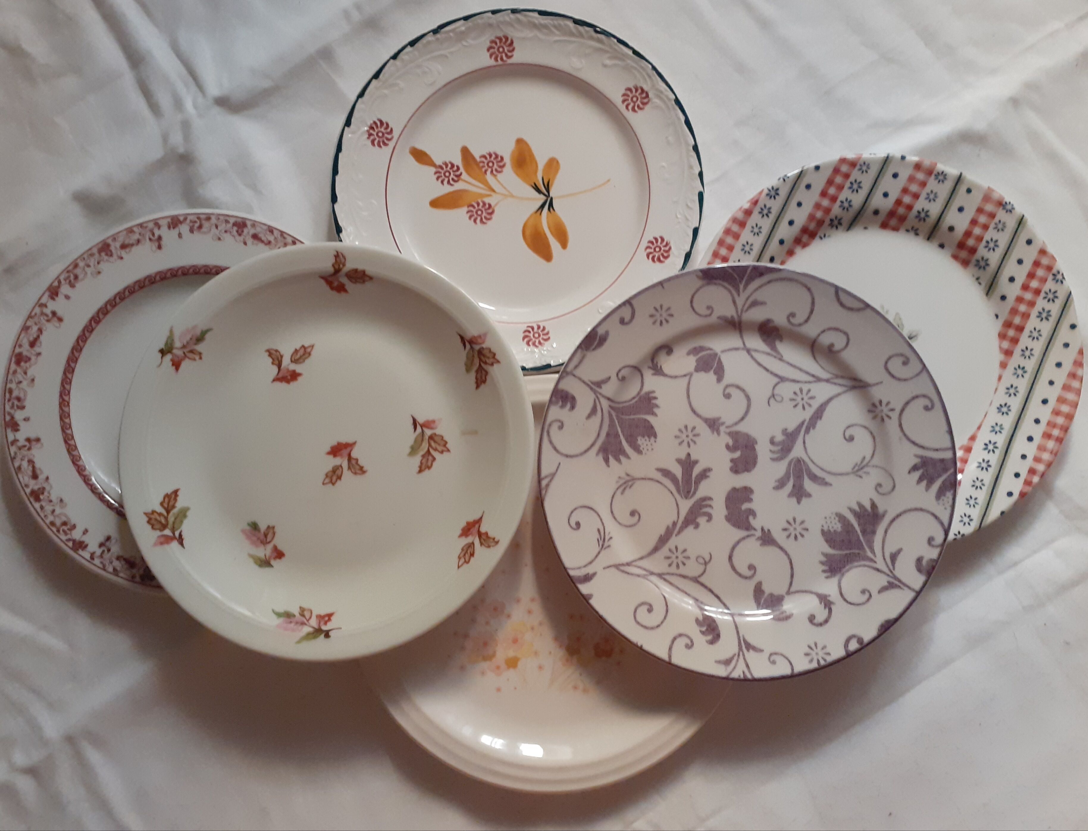 Suite of 6 retro vintage dessert plates
