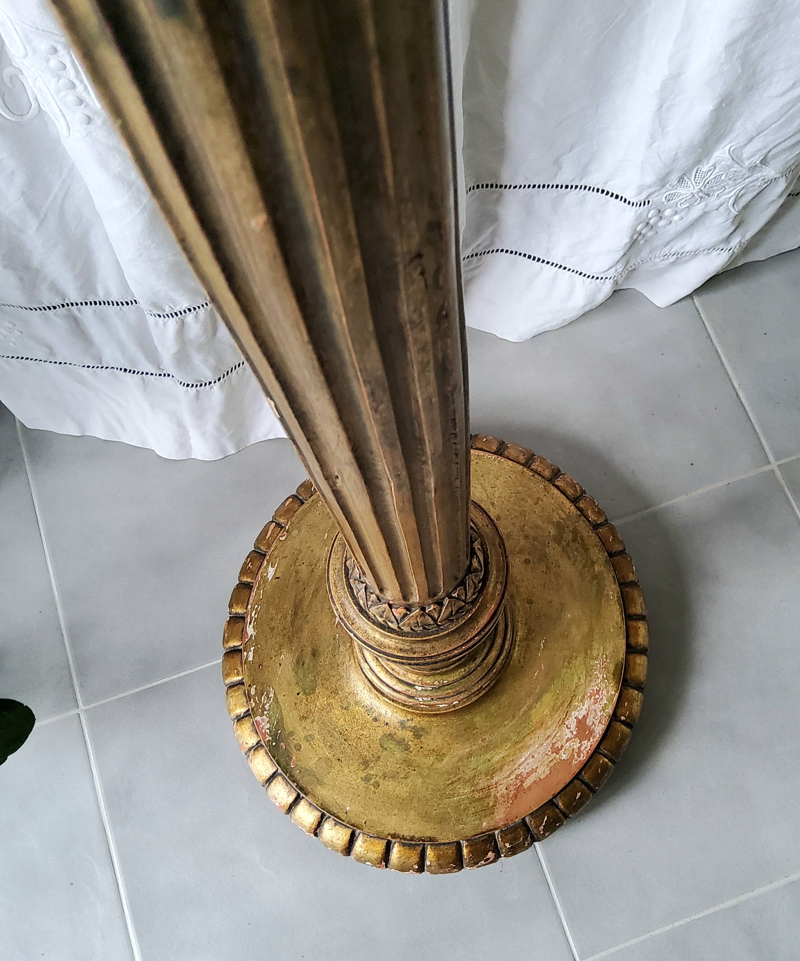 Lampadaire en bois doré