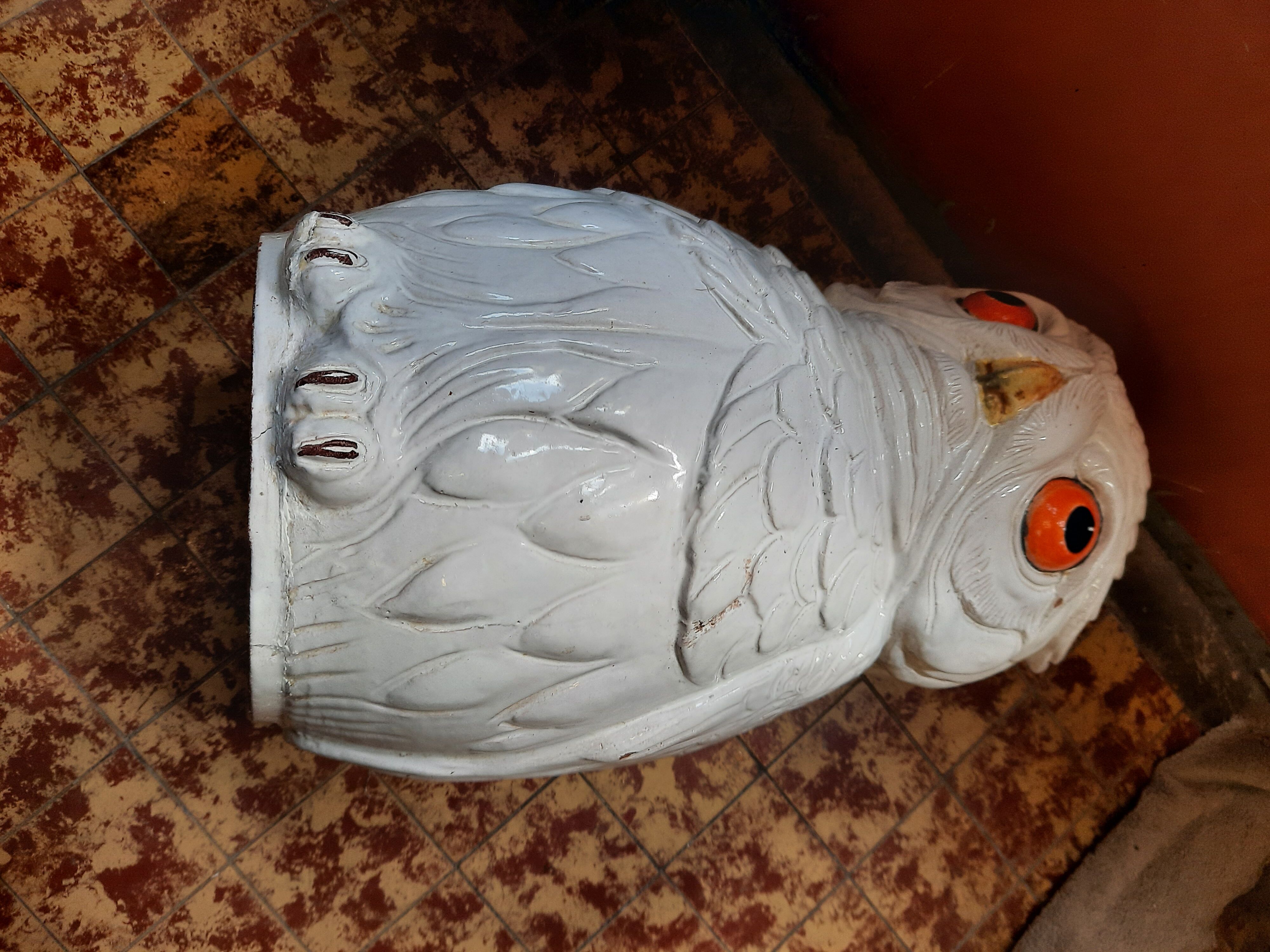 Umbrella holder owl in ceramic