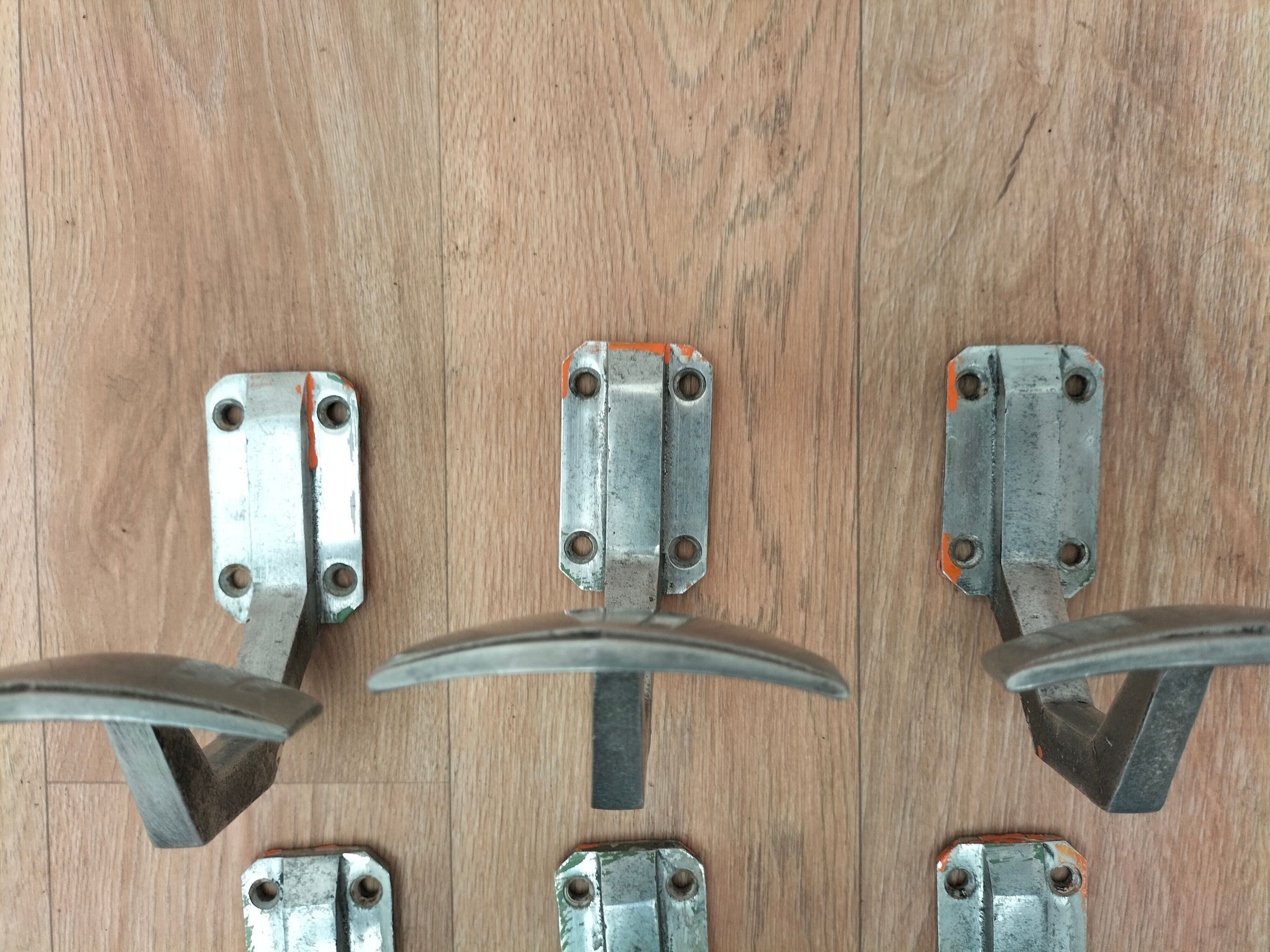 Lot de 16 patères