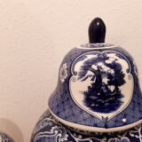 Potiche et ses deux vases bleu delfts
