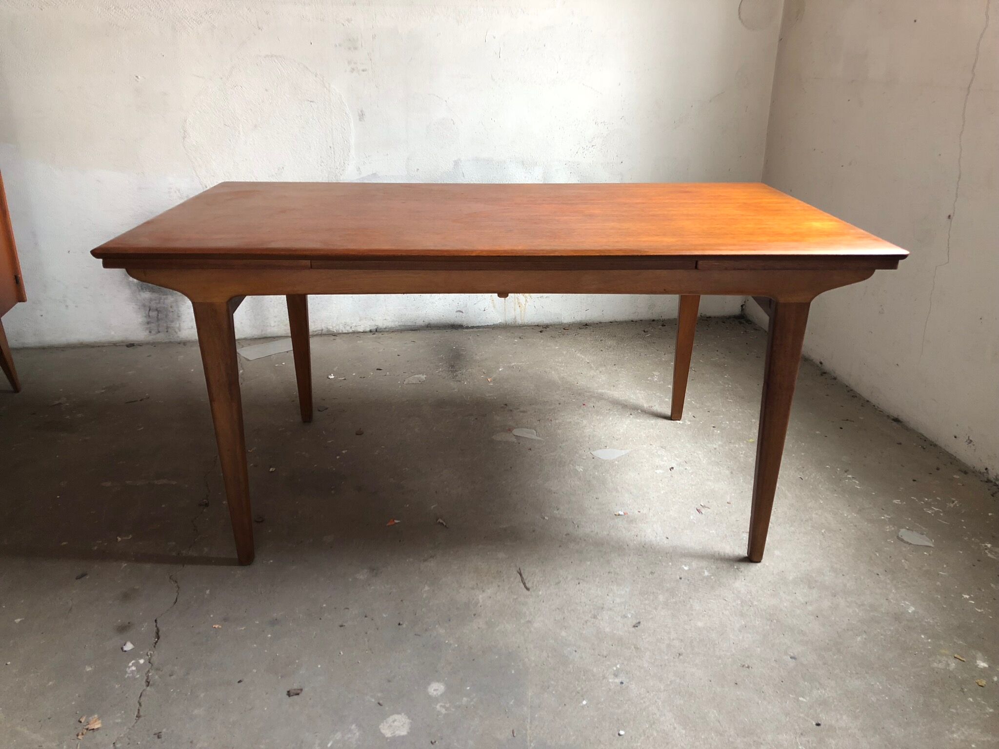 Extending scandinavian teak table