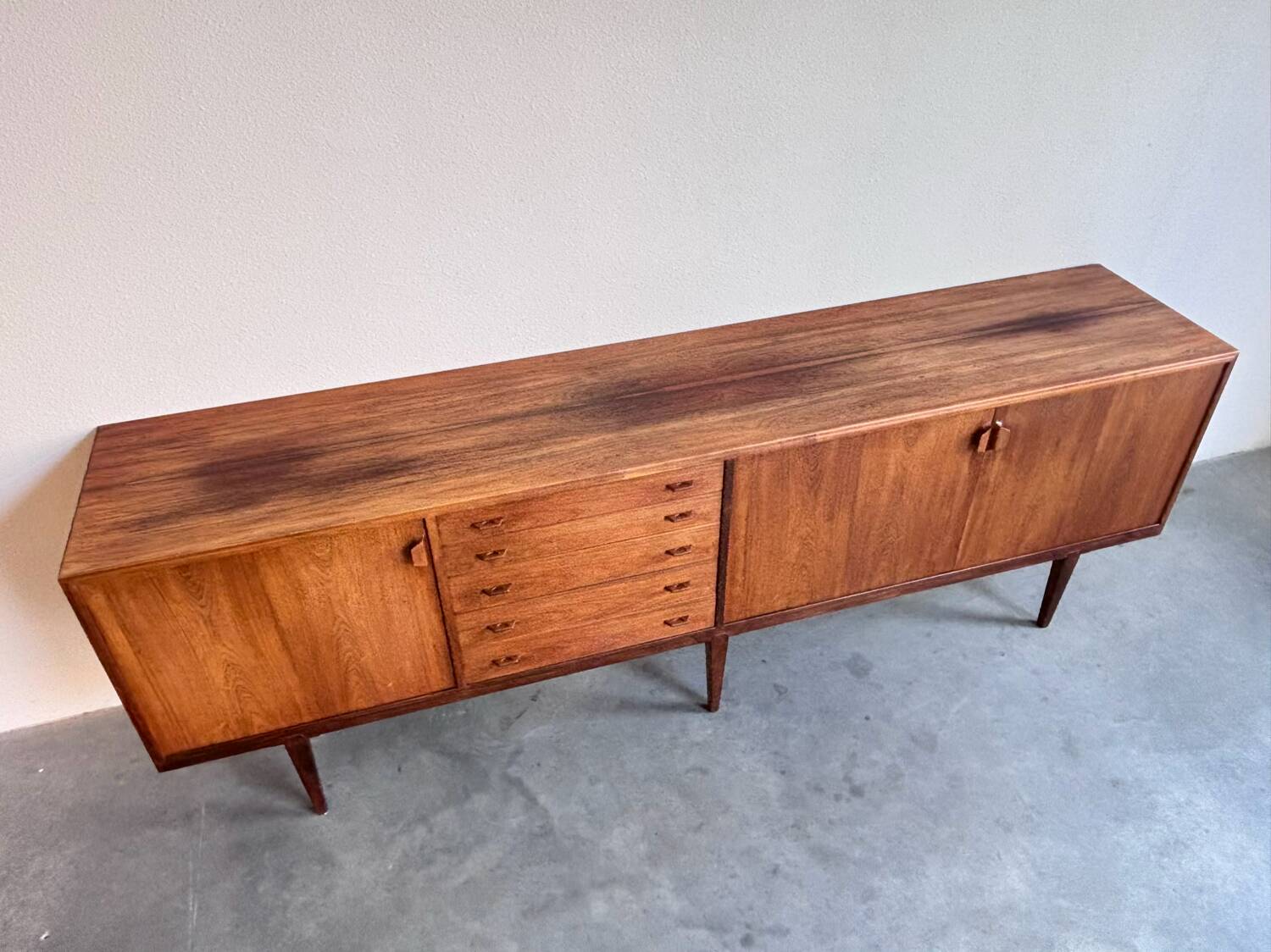 Buffet Henry Rosengren Hansen en palissandre, milieu du siècle