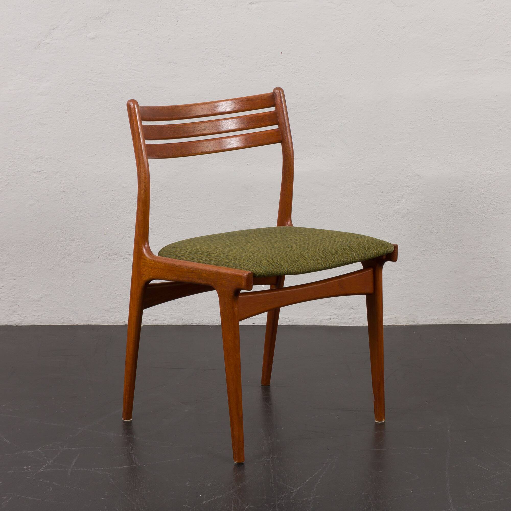 Johannes Andersen teak chair model U20 for Uldum, Denmark 1960s