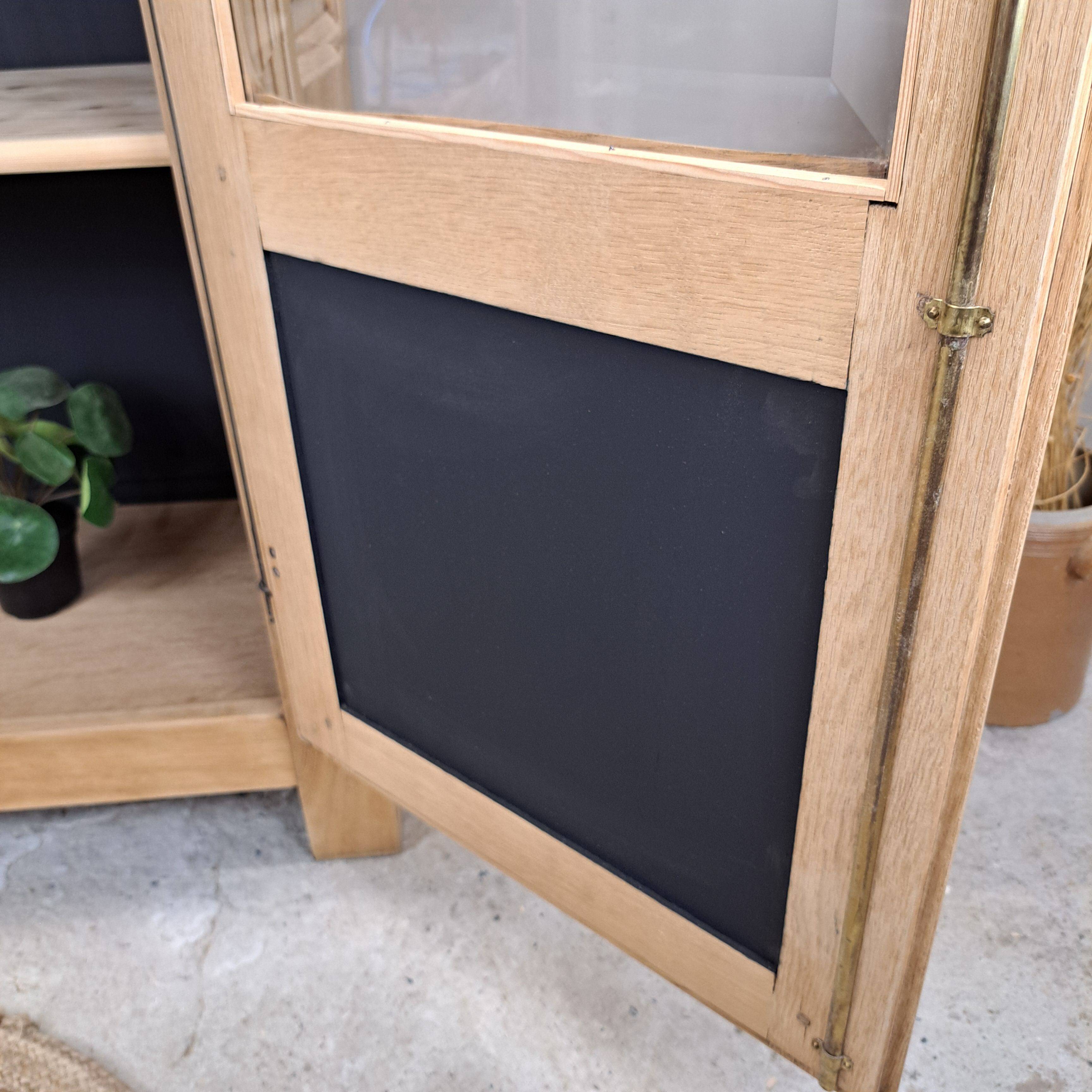 GLASS CABINET IN SOLID OAK