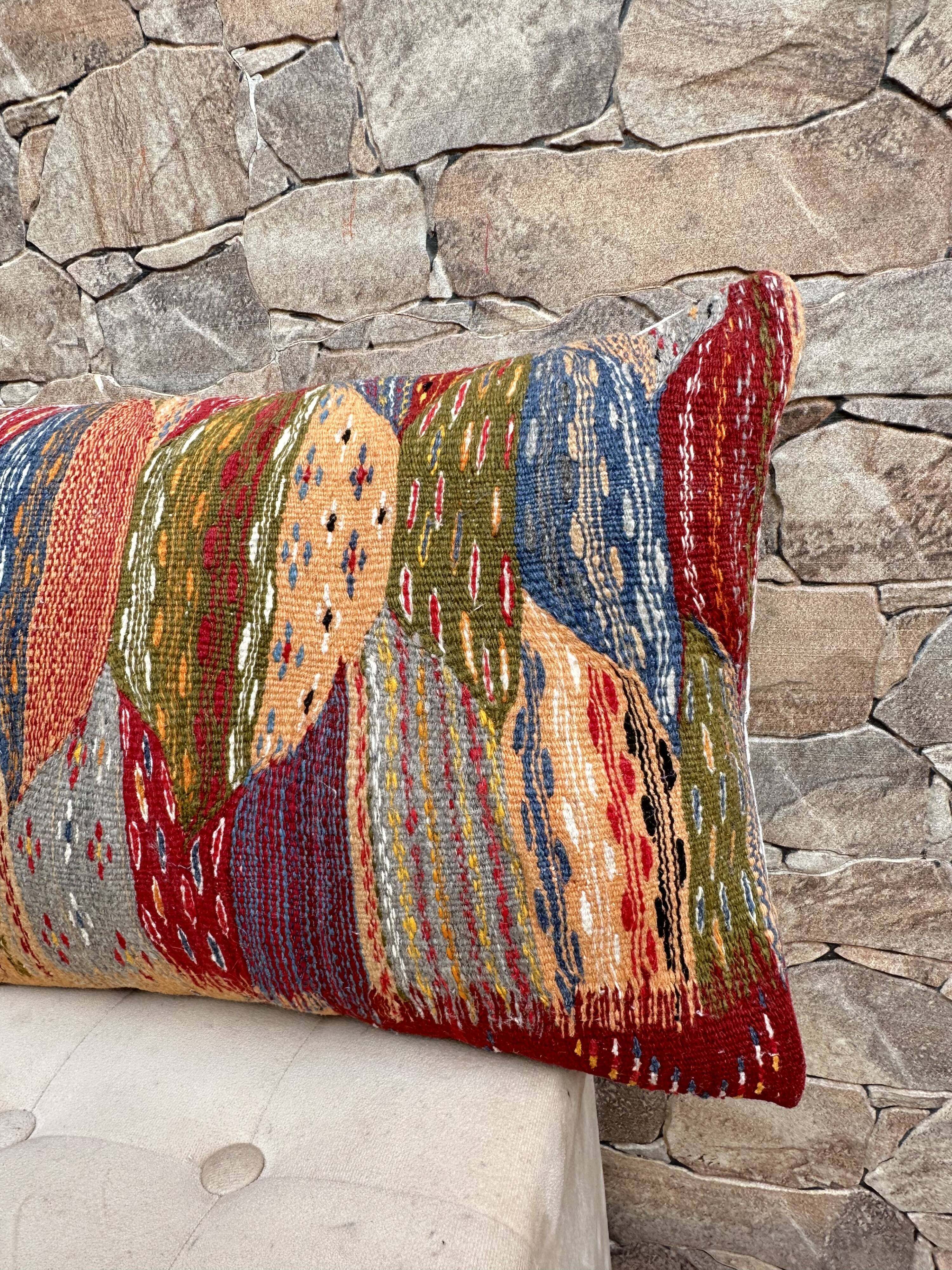 Magnifique coussin Kilim berbère vintage du Maroc