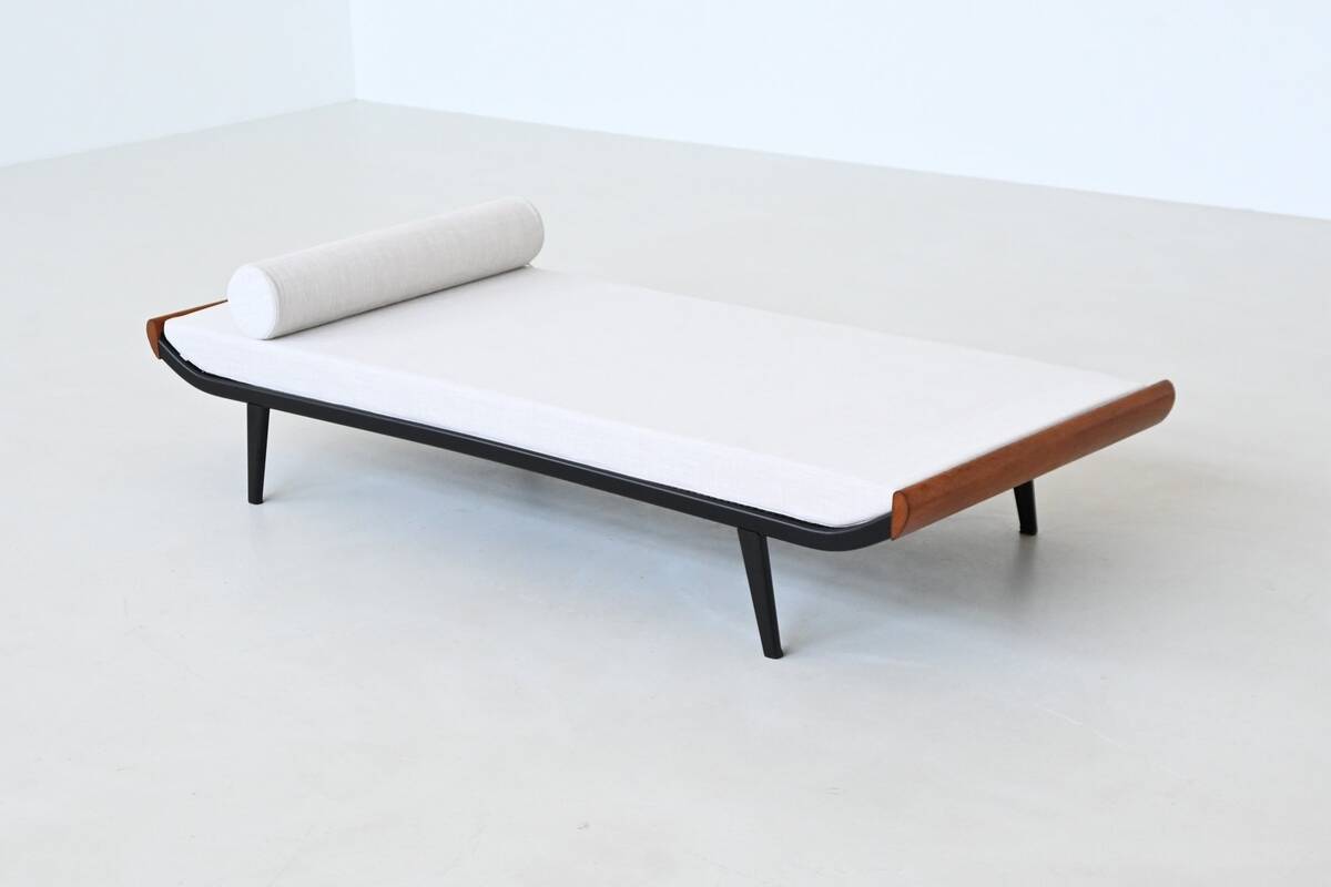 Dick Cordemeijer Cleopatra daybed white fabric Auping Netherlands 1954