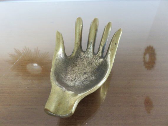 Years 70 hand-shaped ashtray brass