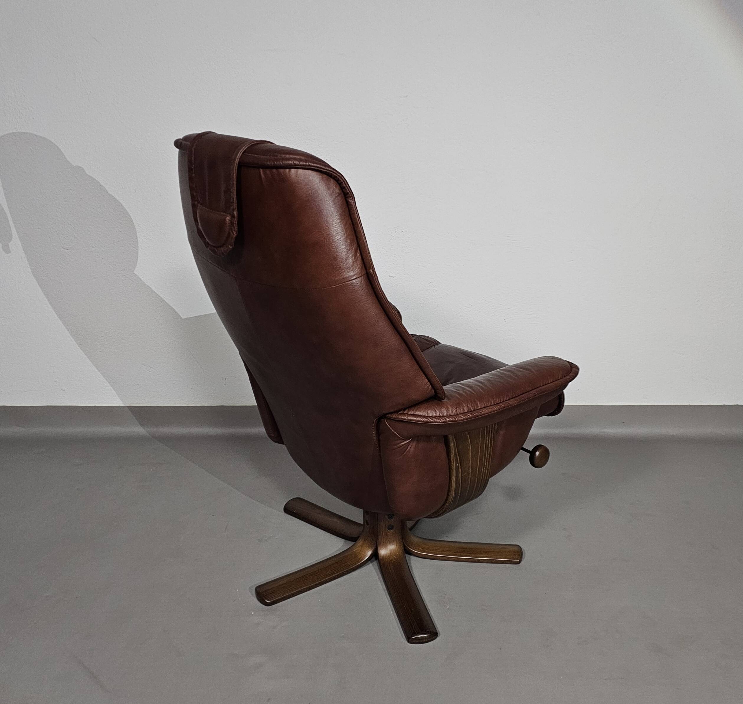 Relax / lounge chair / ottoman / Hjellegjerde Møbel / Sweden Recliner