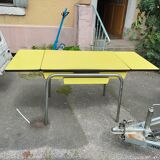 Yellow formica table 60&#39;s 70&#39;s