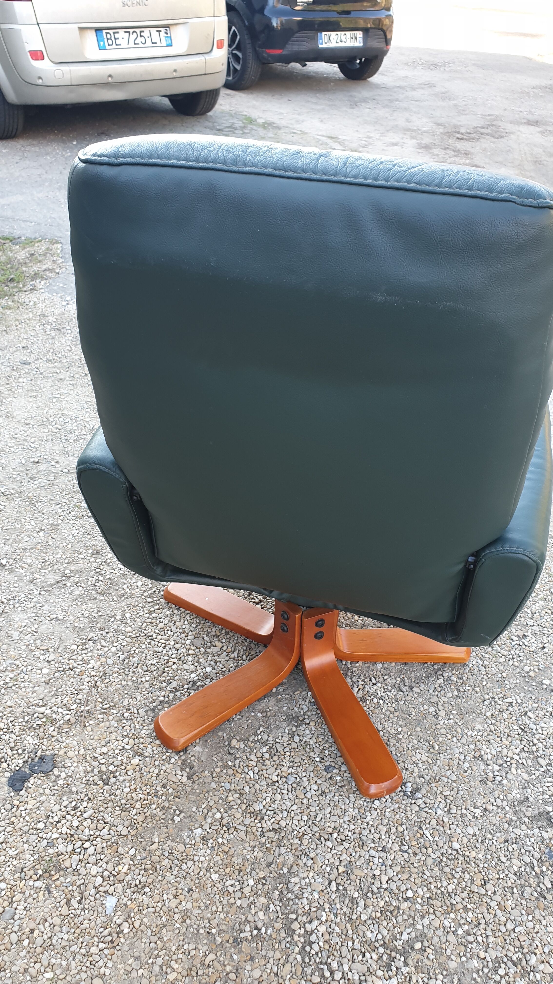 Reclining relaxing chair