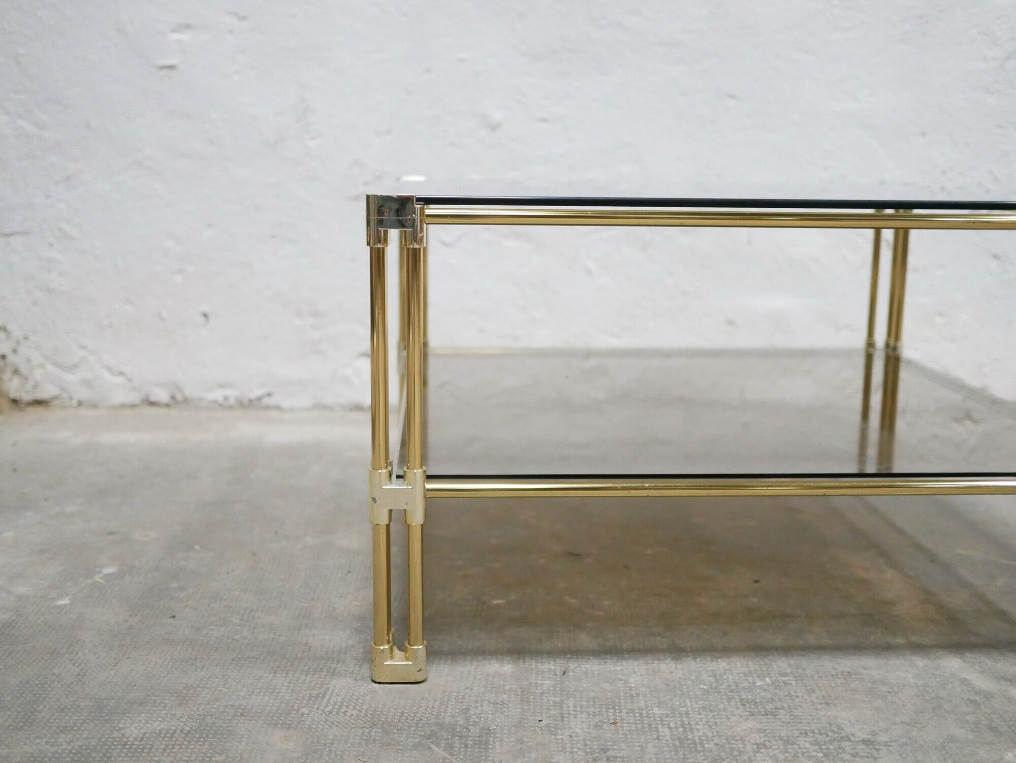Table basse vintage en verre et laiton éditée par Roche Bobois