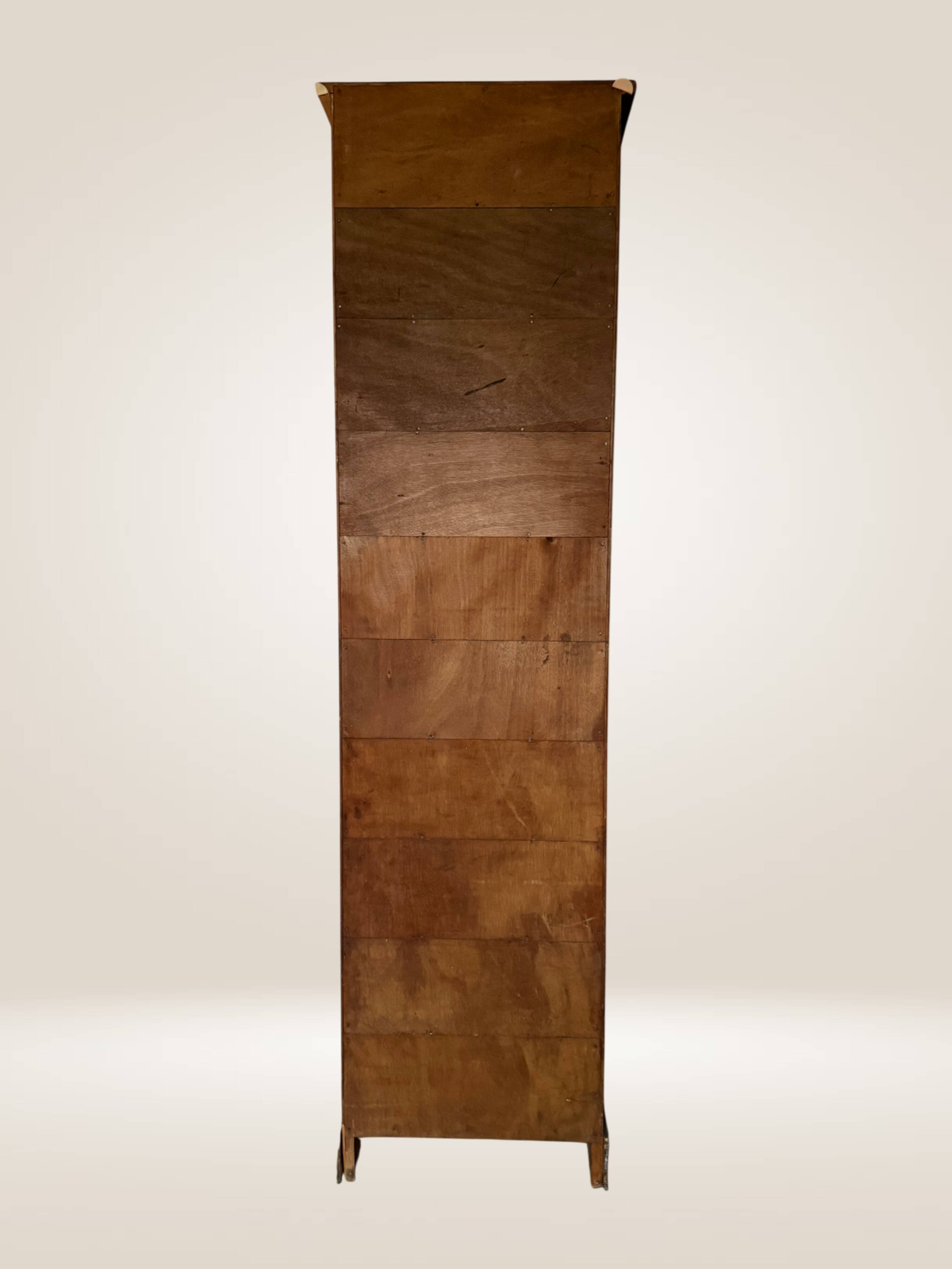 Notary desk with blue flaps, also known as a card index.