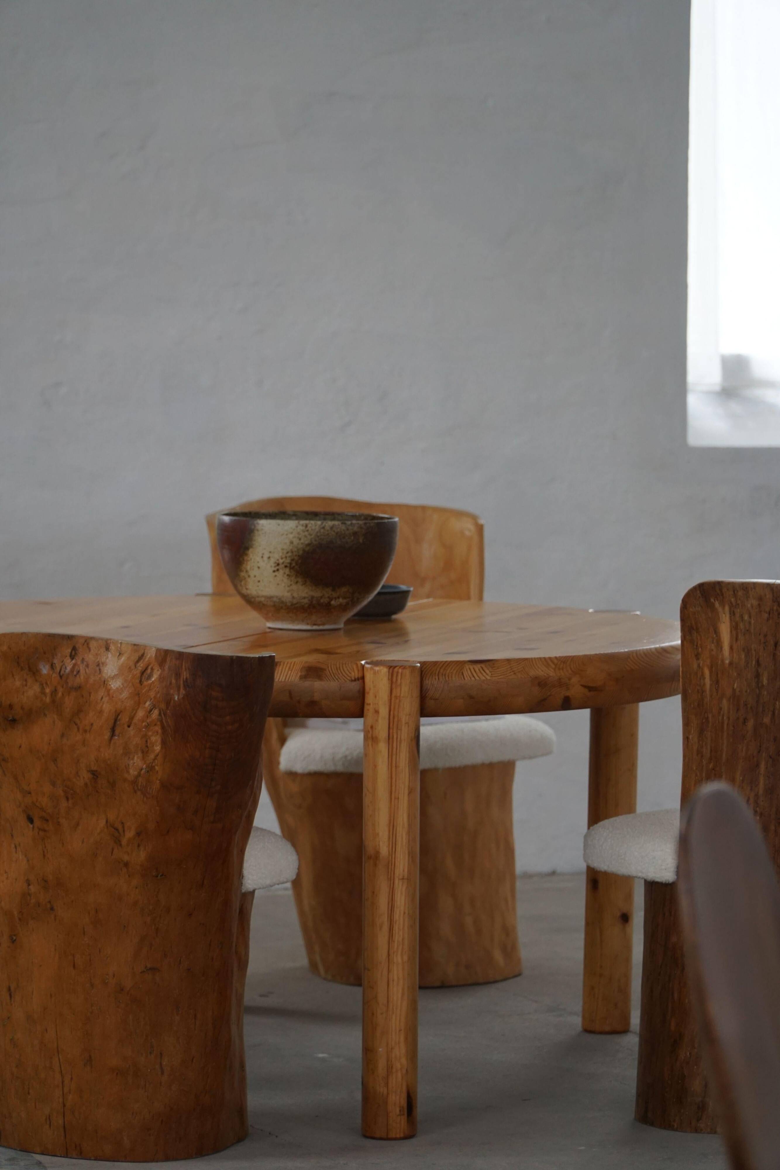 Rainer Daumiller, extendable round dining table in pine, modern Danish style, 1970s.