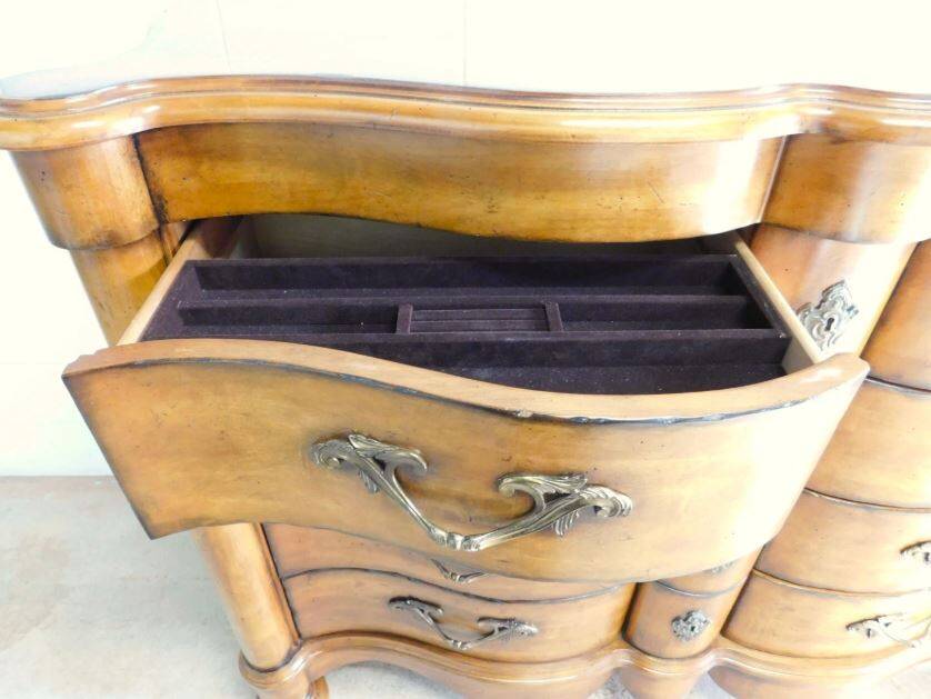 Century Furniture Traditional 8-Drawer Fruitwood Dresser/Chest of Drawers
