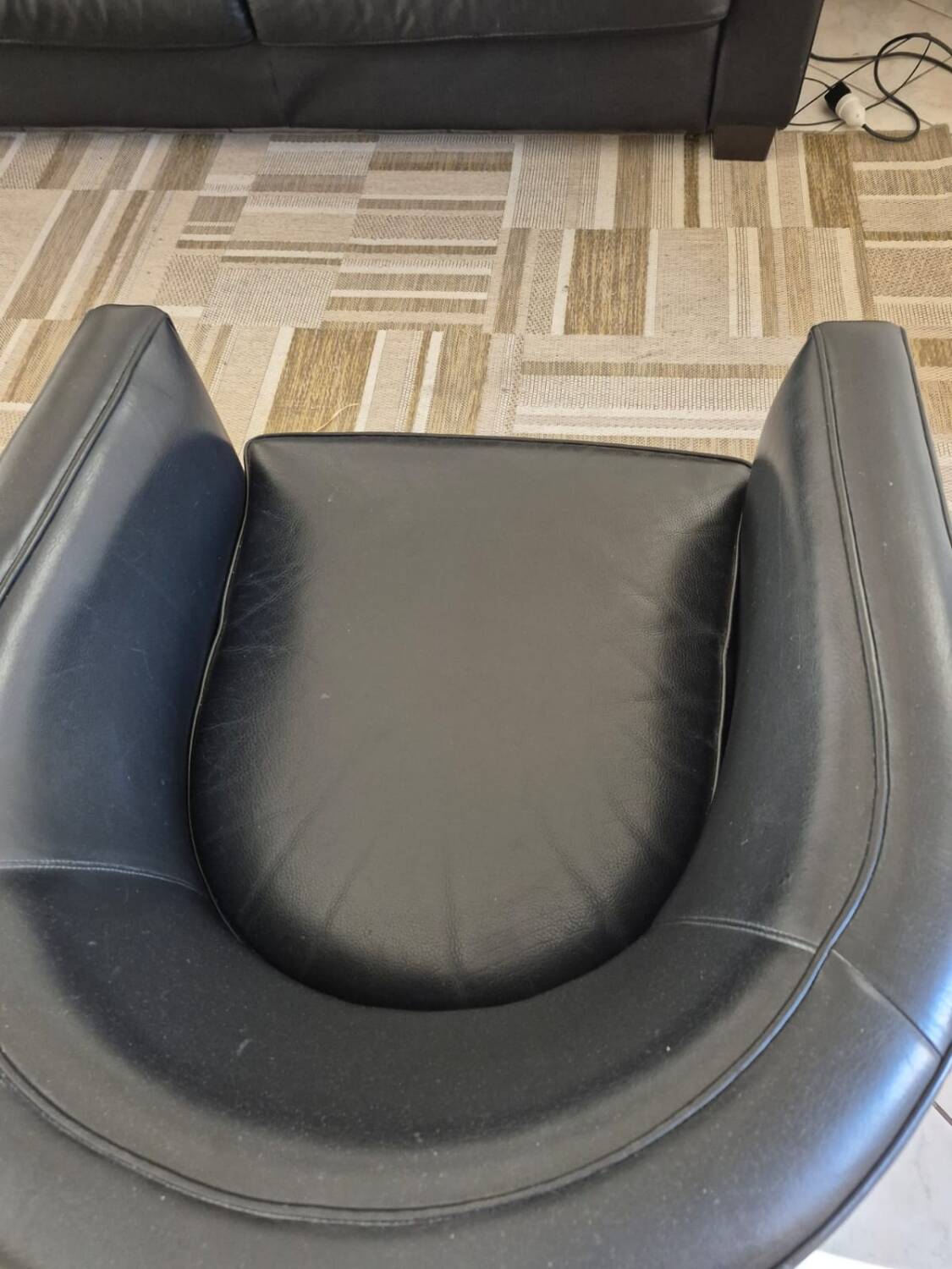 Set of 2 leather armchairs