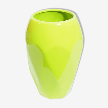 Vase in green ridge