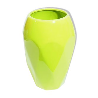 Vase in green ridge