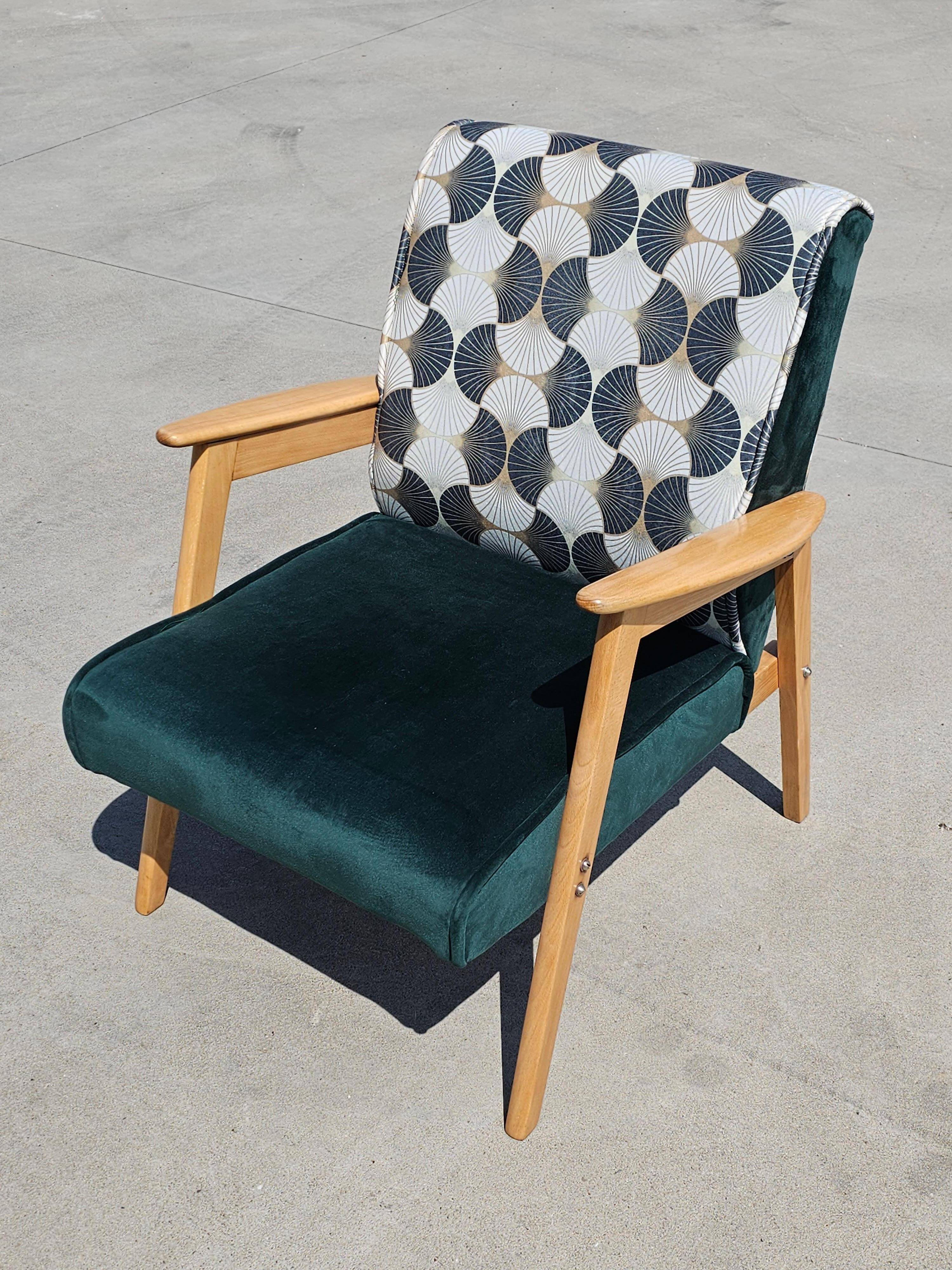Paire de fauteuils Mid-Century Modern retapissés années 1960