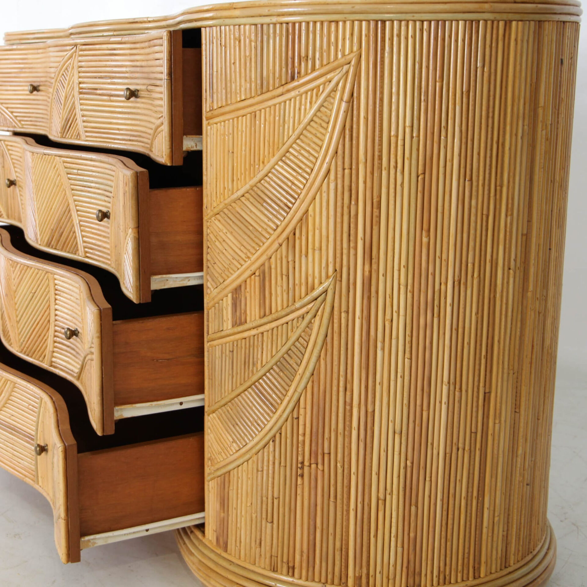 Commode « feuilles » en rotin