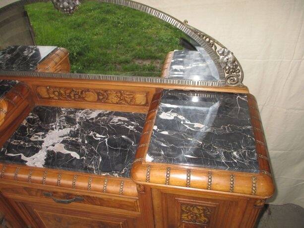 Meuble art déco avec son miroir en demi lune, fer forgé martelé. Buffet art déco...