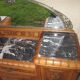 Meuble art déco avec son miroir en demi lune, fer forgé martelé. Buffet art déco...