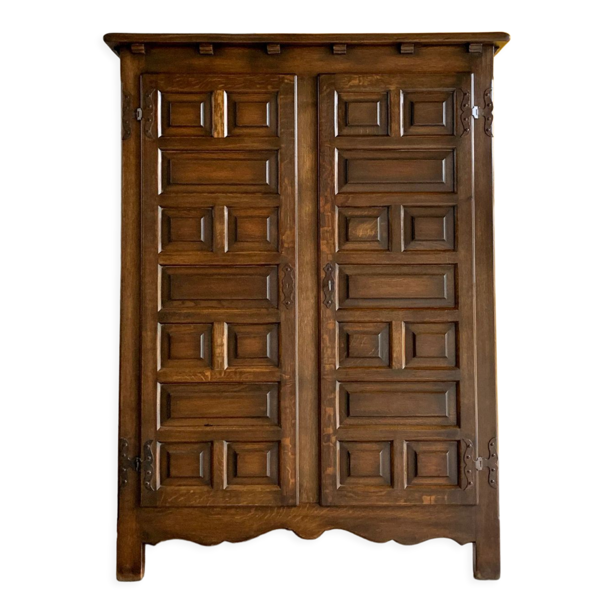 Spanish brutalist cabinet in solid oak, 1940s
