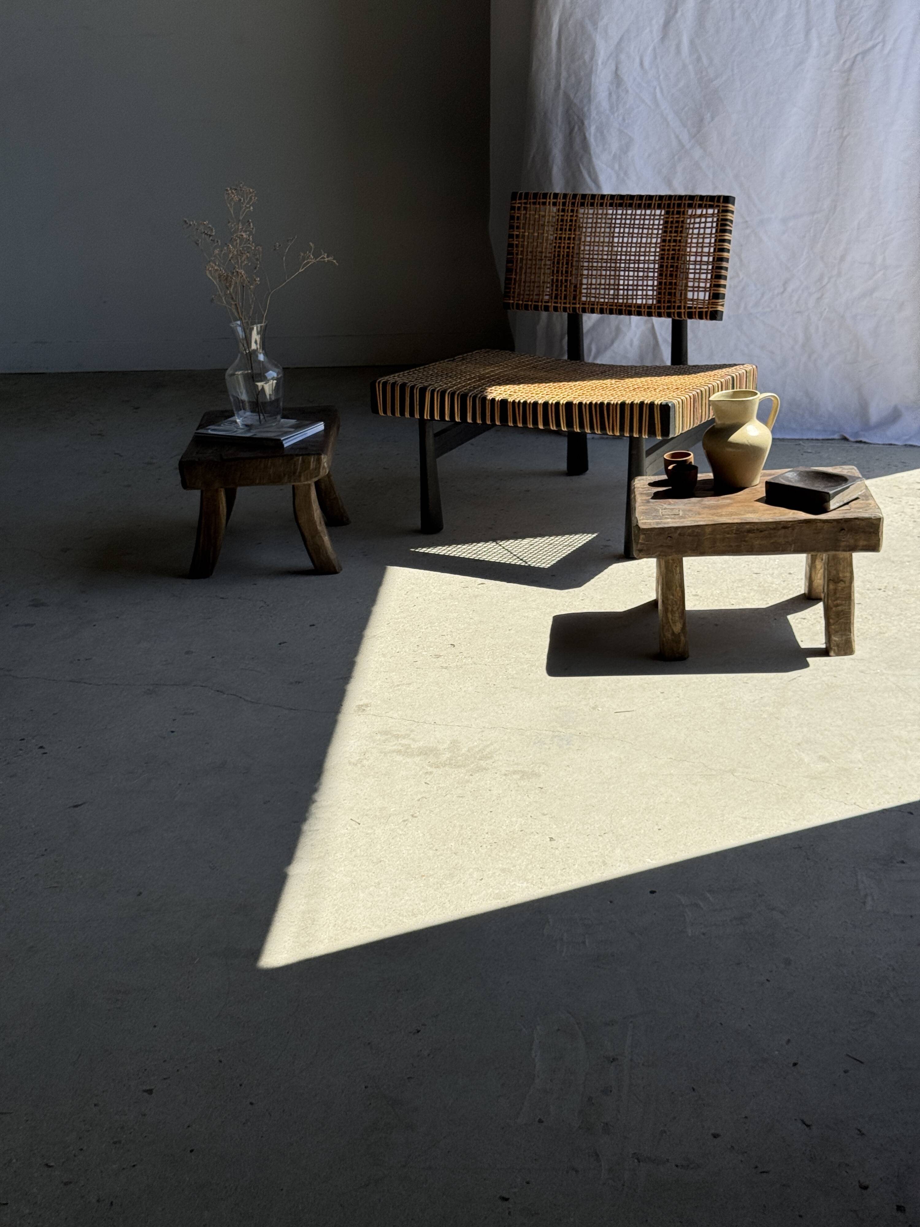 Petit stool, tabouret d'appoint en teck massif rectangulaire wabi-sabi H25