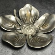 Vintage lotus flower ashtray with 5 removable petals in silver metal
