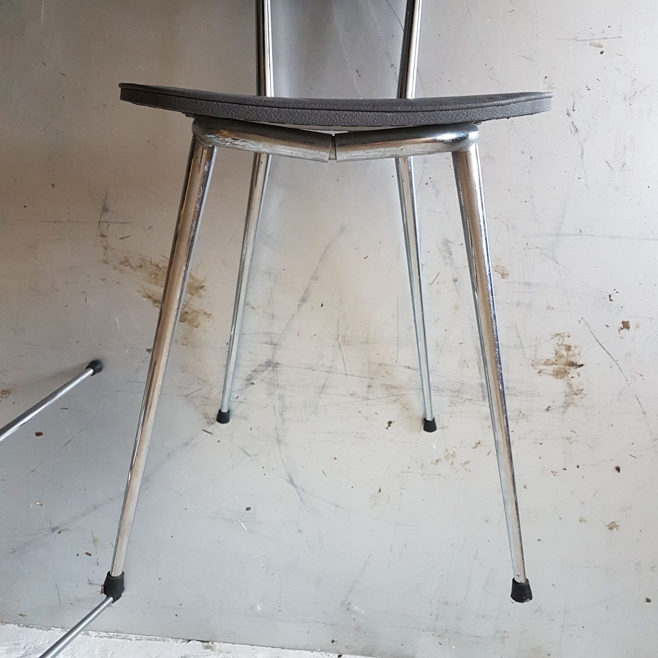 Pair of vintage chairs in metal and grey