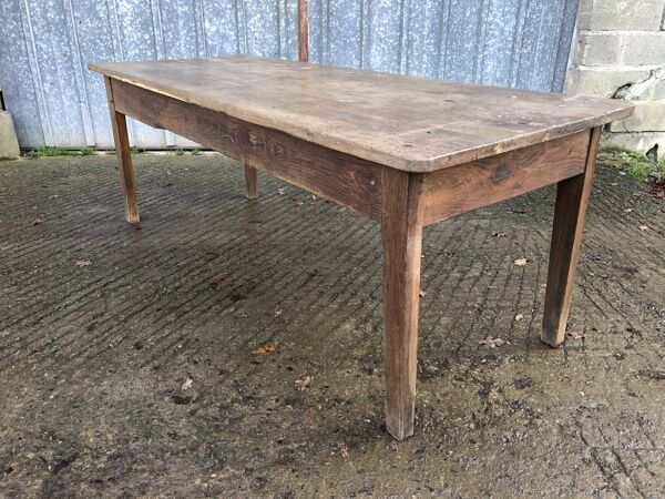 Table de ferme ancienne en chêne massif pieds gainés avec 1 tiroir en bout.
