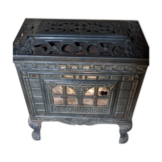 Enamelled cast iron stove