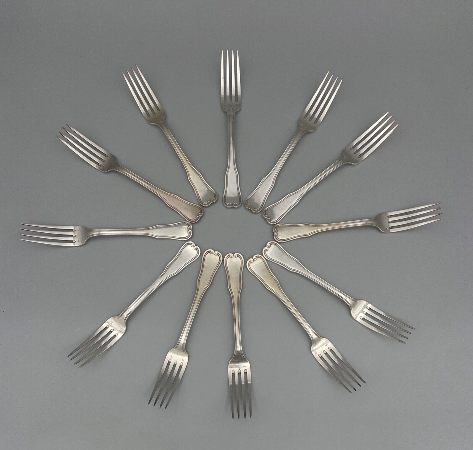 Cutlery set in metal ravinet d'enfert model dauphin 109 pieces